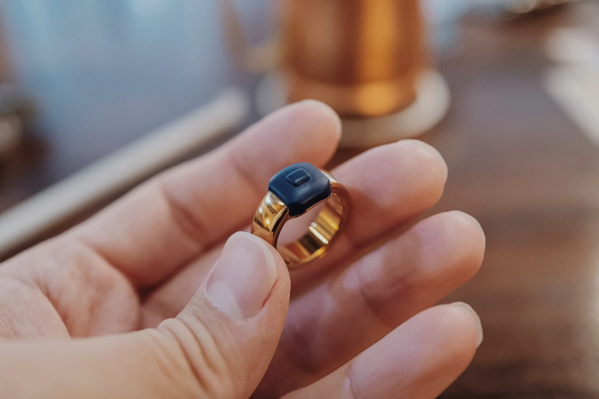 ゴールドはアクセサリー感が強い。ネイビーとのツートンがいい感じ